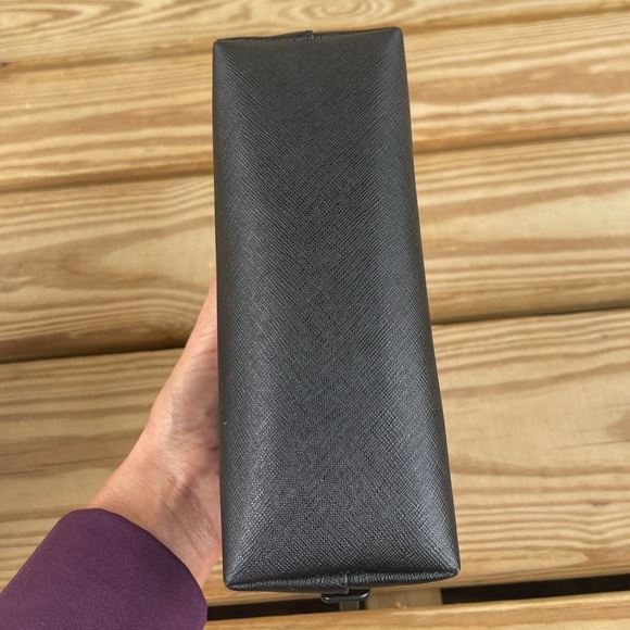 Tory Burch Leather Makeup Bag with Black with Gold Logo - Picture 5 of 8